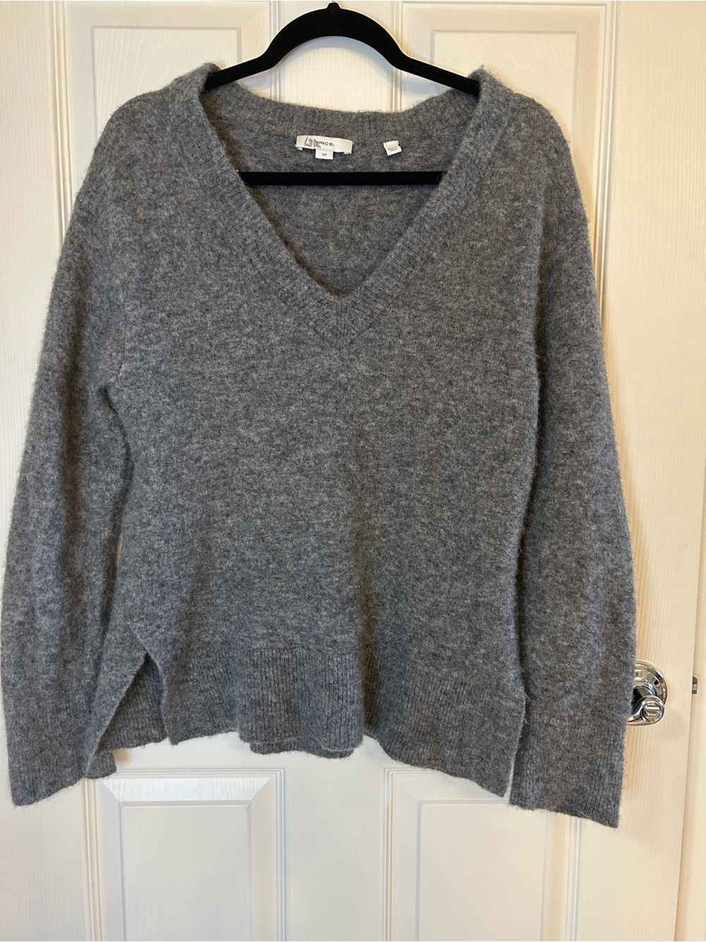 Vince Soft V-Neck Sweater in Heather Gray (Bin A2-027)